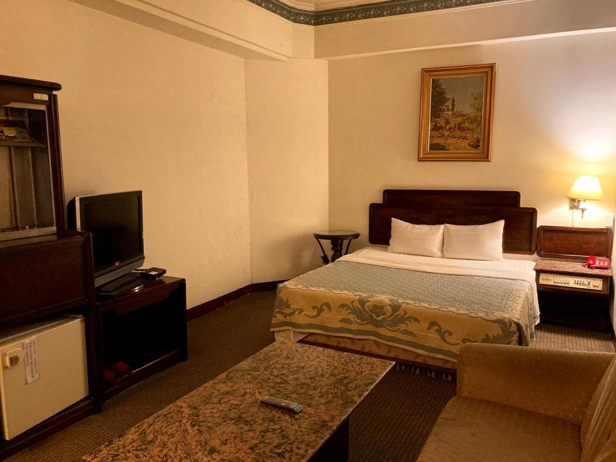 文南哥爸妻夫飯店 Hotel Тайнан Екстериор снимка