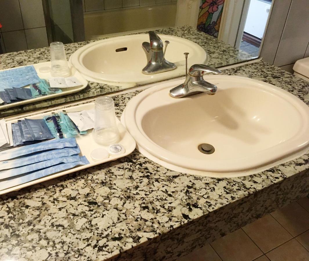 文南哥爸妻夫飯店 Hotel Тайнан Екстериор снимка