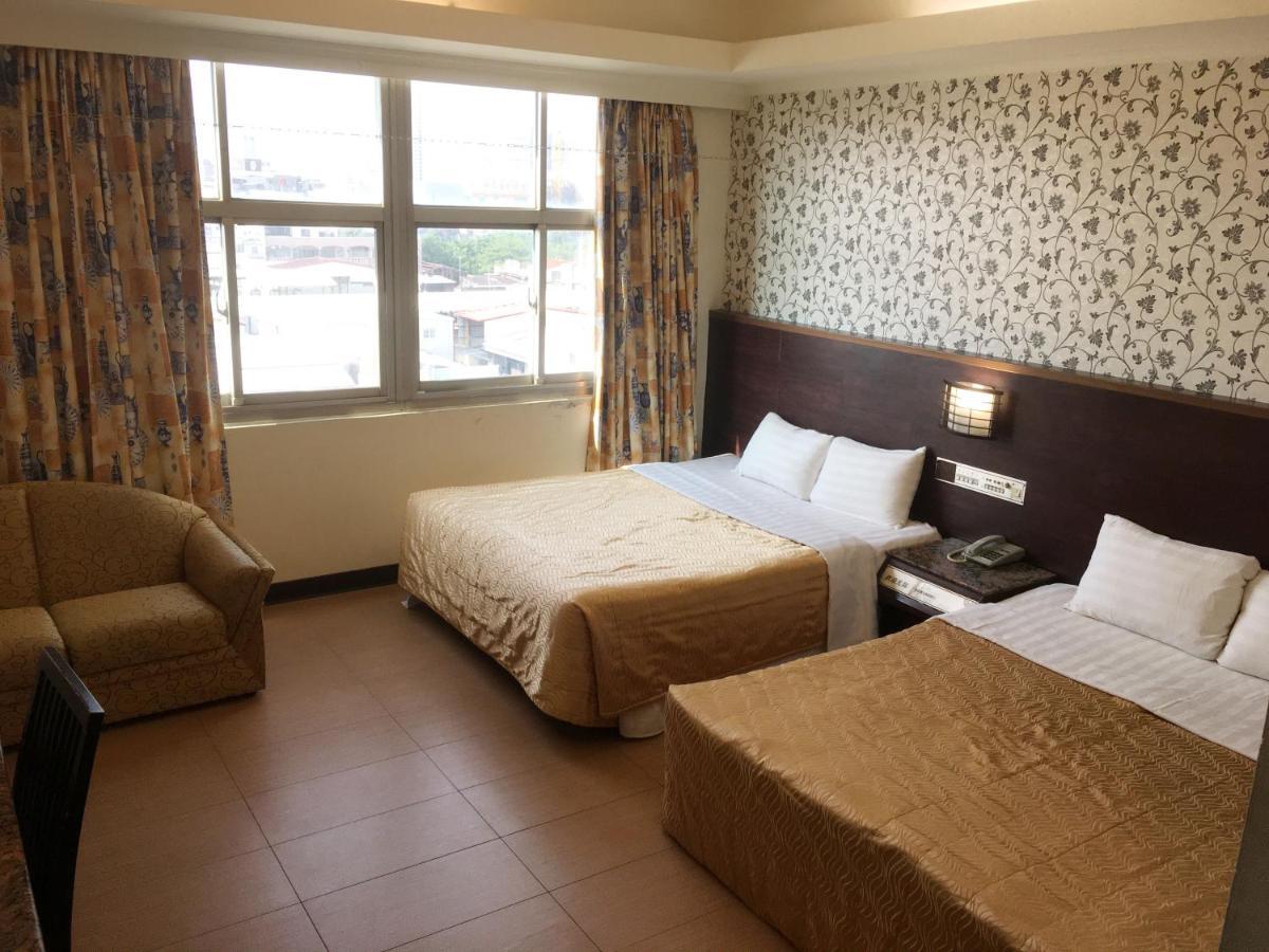 文南哥爸妻夫飯店 Hotel Тайнан Екстериор снимка