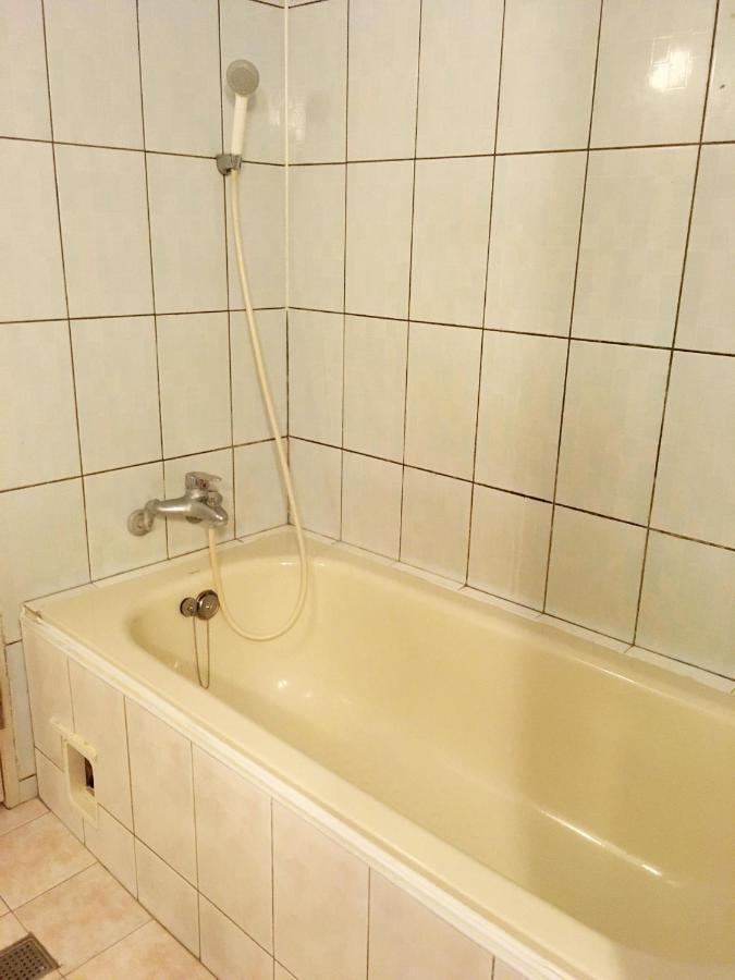 文南哥爸妻夫飯店 Hotel Тайнан Екстериор снимка