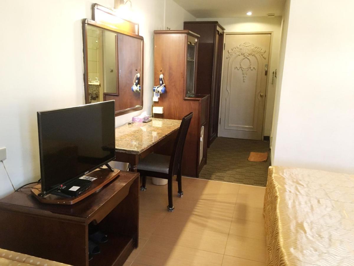 文南哥爸妻夫飯店 Hotel Тайнан Екстериор снимка