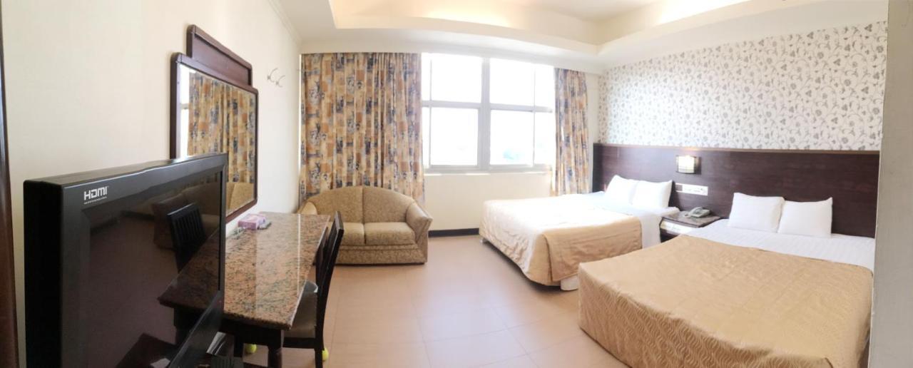 文南哥爸妻夫飯店 Hotel Тайнан Екстериор снимка