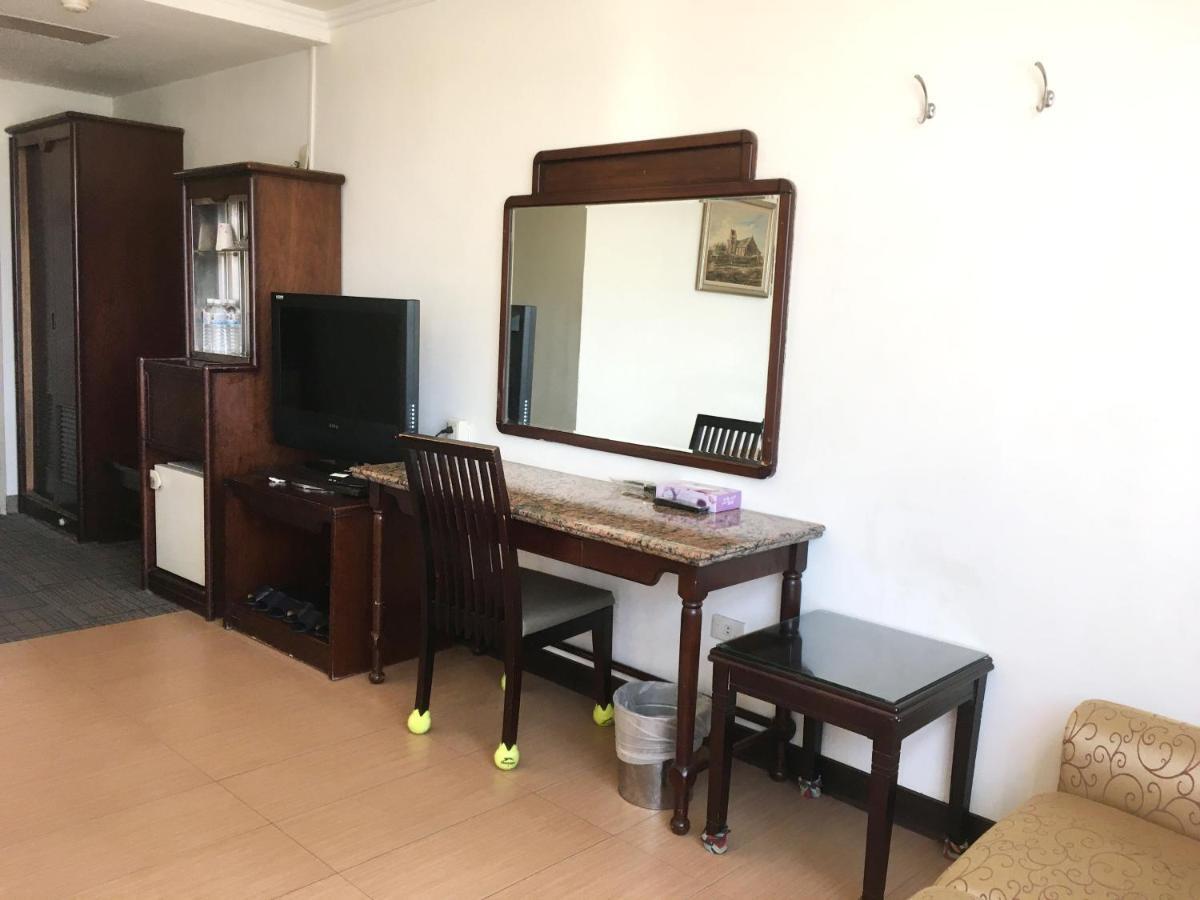 文南哥爸妻夫飯店 Hotel Тайнан Екстериор снимка
