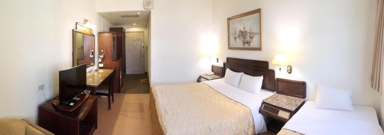 文南哥爸妻夫飯店 Hotel Тайнан Екстериор снимка