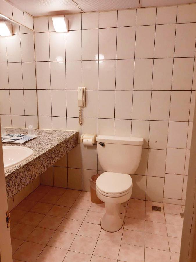 文南哥爸妻夫飯店 Hotel Тайнан Екстериор снимка