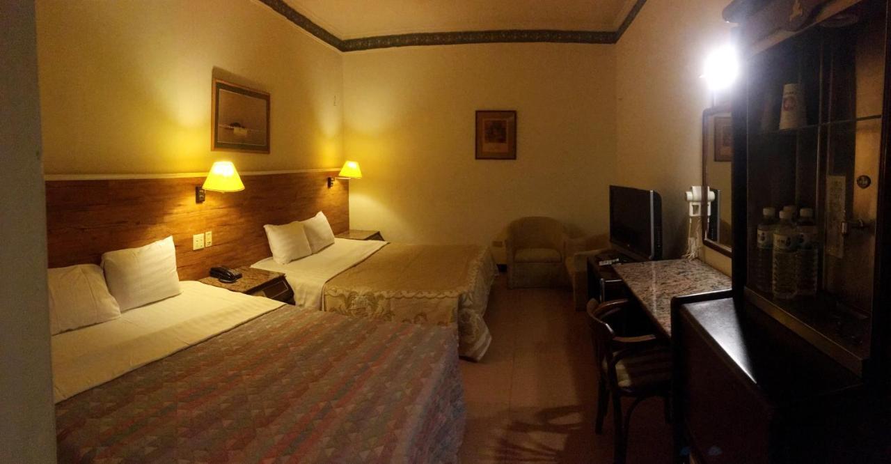文南哥爸妻夫飯店 Hotel Тайнан Екстериор снимка