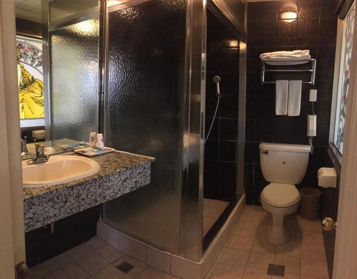文南哥爸妻夫飯店 Hotel Тайнан Екстериор снимка